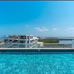 Apartment With A Nice Ocean View And Airport