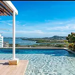 Apartment With A Nice Ocean View And Airport