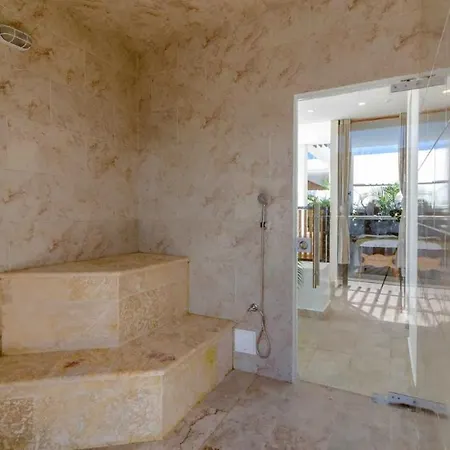 With A Ocean View And Airport Apartamento *